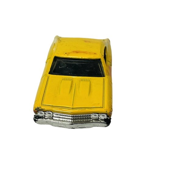 HOT WHEELS MUSCLE 1969 CHEVELLE SS 396 YELLOW Redline On Rims Coupe - Picture 3 of 13